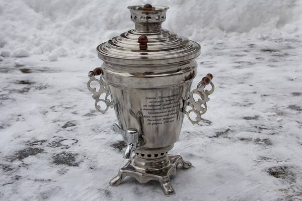 Поздравительная надпись на корпусе - примеры наших работ