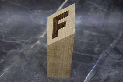 На скошенной поверхности Гравировка по дереву - примеры наших работ