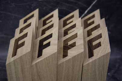 На скошенной поверхности фото №2 Гравировка по дереву - примеры наших работ