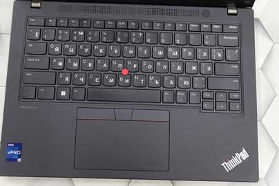 Перекрытие заводской русификации краской на ноутбуке Lenovo Гравировка клавиатур - примеры наших работ