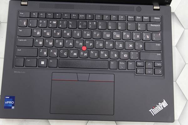 Перекрытие заводской русификации краской на ноутбуке Lenovo - примеры наших работ