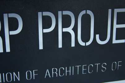 С загибкой и порошковым окрашиванием фото №1 Таблички из стали - примеры наших работ