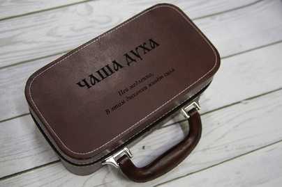 На чемодане Гравировка на коже - примеры наших работ