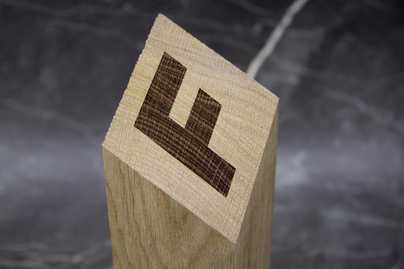 На скошенной поверхности фото №1 Гравировка по дереву - примеры наших работ