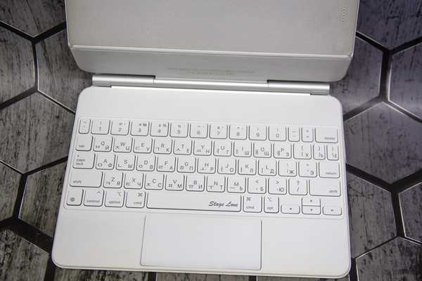 Клавиатура iPad из Южной Кореи с гравировкой на пробеле - примеры наших работ