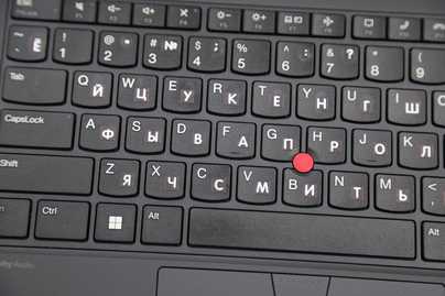 Перекрытие заводской русификации краской на ноутбуке Lenovo фото №1 Гравировка клавиатур - примеры наших работ