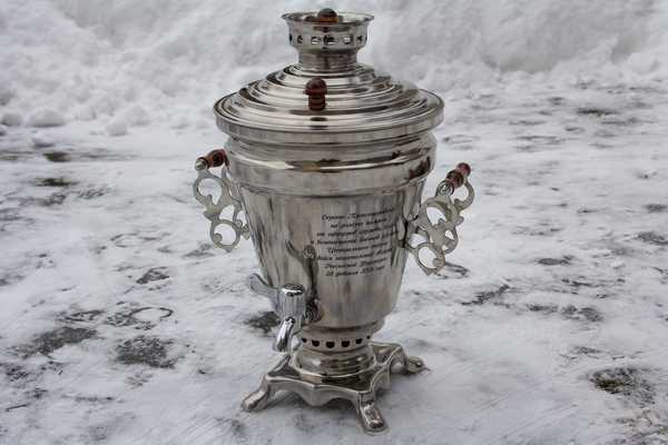 Поздравительная надпись на корпусе - примеры наших работ