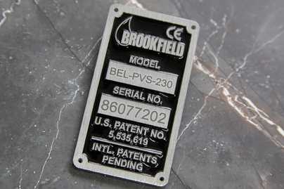 Алюминий с фрезеровкой и заливкой эмалью фото №2 Шильдики для оборудования - примеры наших работ