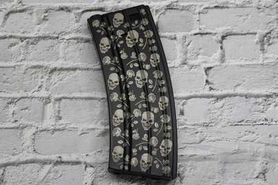 Декоративный паттерн на обойме автомата На пистолетах - примеры наших работ