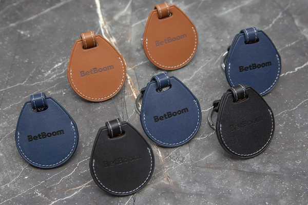 Брендирование кожаных брелков - примеры наших работ