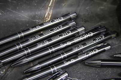 Гравировка партии ручек фото №1 На ручках - примеры наших работ
