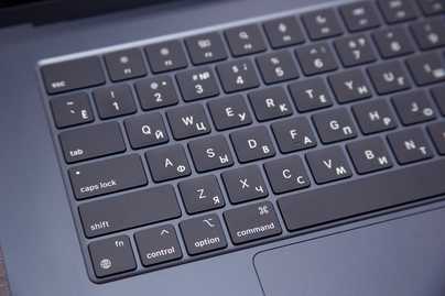 Macbook Pro M3 в синем корпусе фото №1 Гравировка клавиатур Apple - примеры наших работ