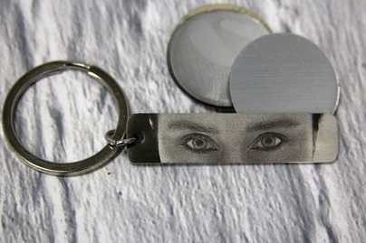 Фотогравировка глаз Гравировка на брелках - примеры наших работ