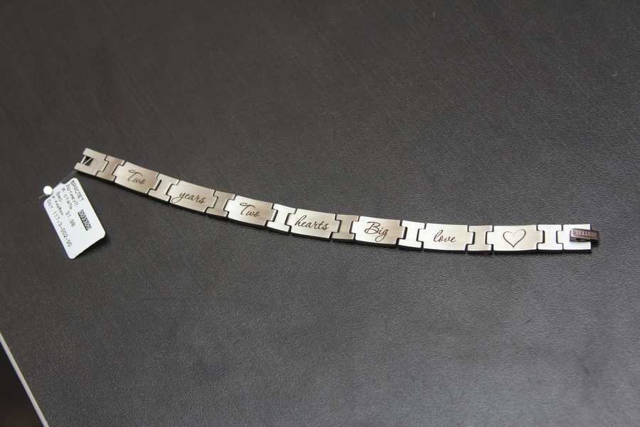 На браслетах - примеры наших работ