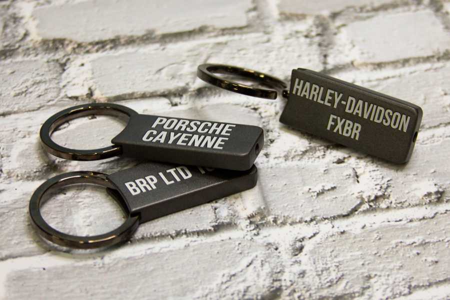 Гравировка на брелках - примеры наших работ